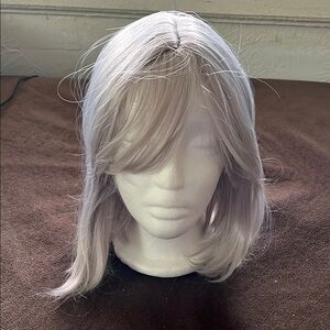 Silver Medium-Length Wig with Face-Framing Layers